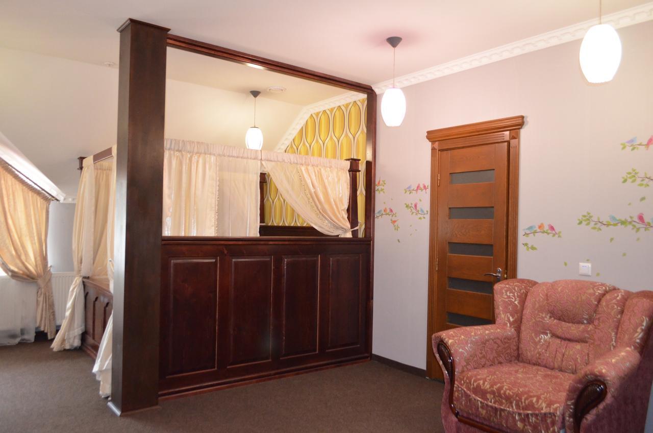 Golden Palace Dubove Habitación foto